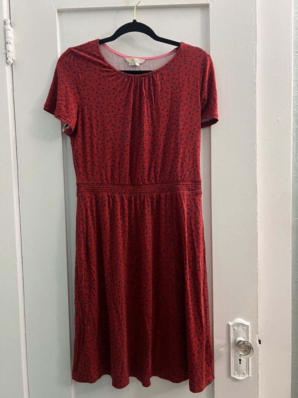 Boden Rust Red Short-Sleeve Midi Dress with Mini Print